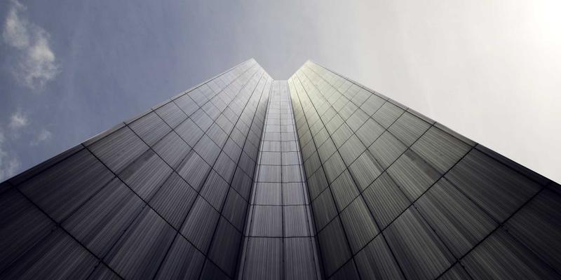 从单体到微服务：ERP系统架构改造的挑战、路径与收益